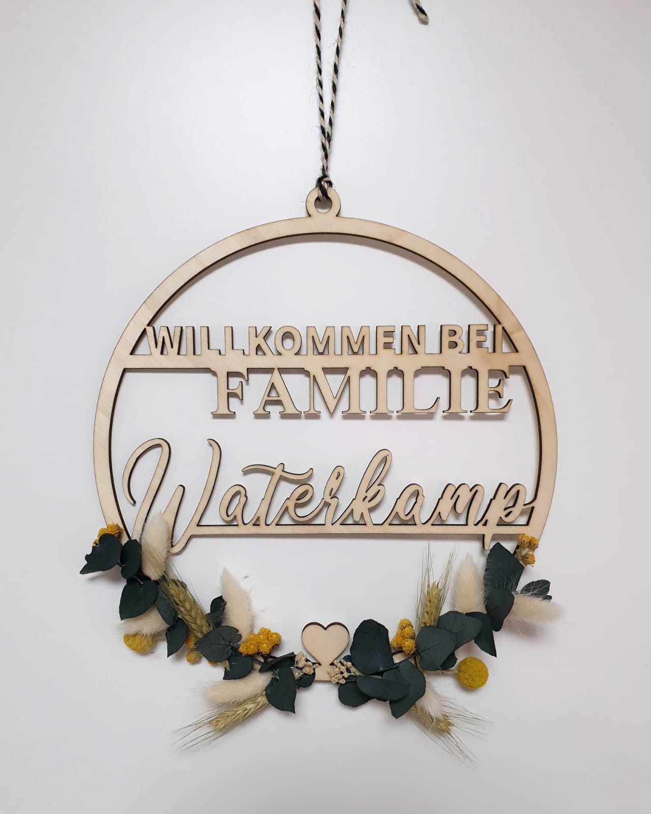 Türkranz mit Familienname und Trockenblumen